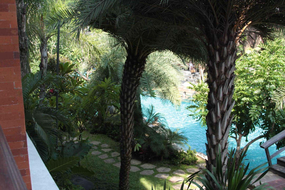 Blick zum pool Padma Resort Legian