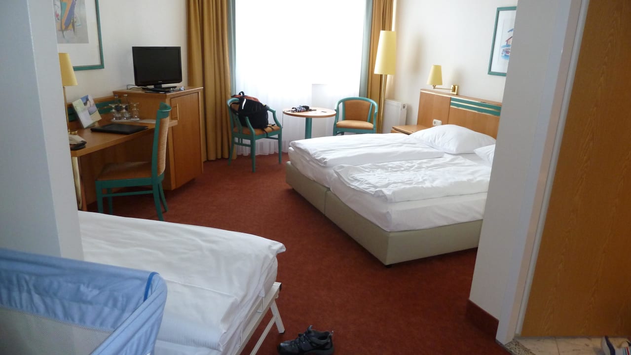 Familienzimmer 3Bett und Kinderbettchen Parkhotel Rügen
