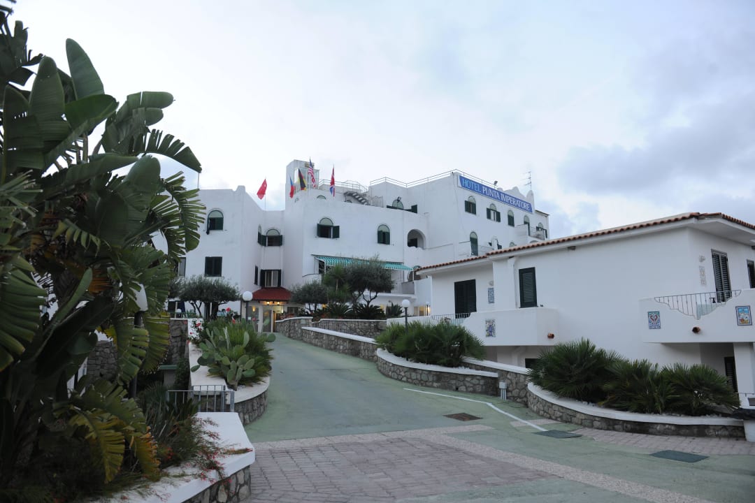 Entrata struttura Hotel Punta Imperatore