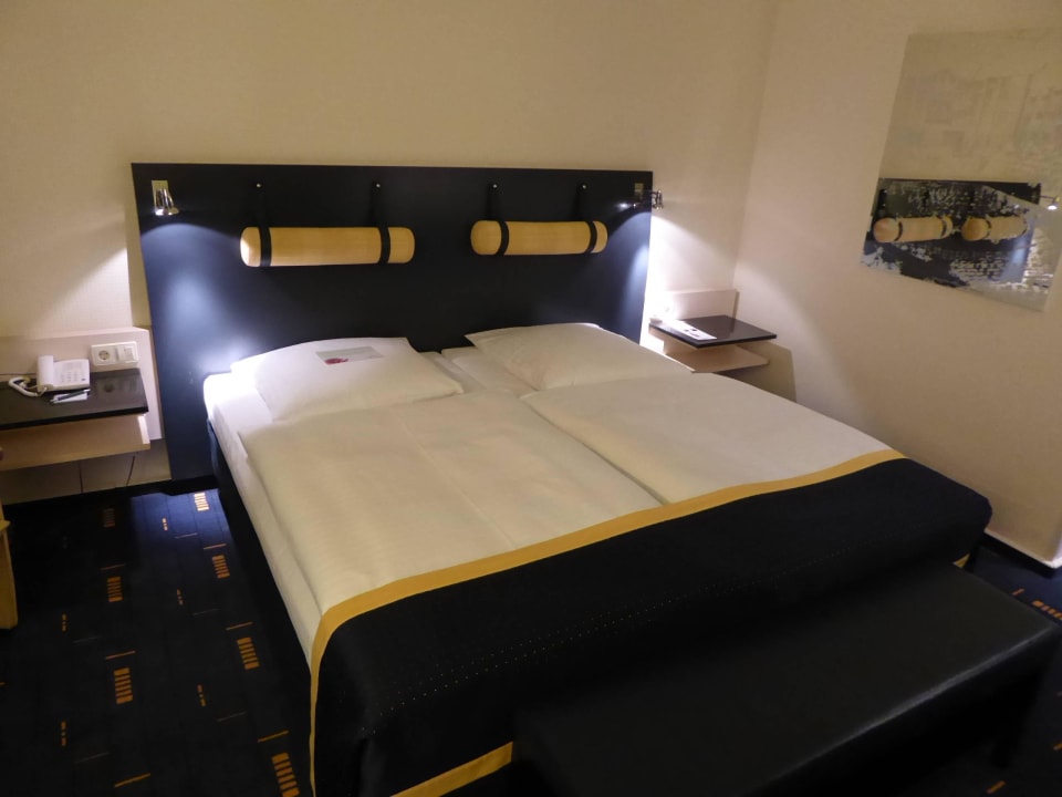 Gemütliches Doppelbett Hotel The Westin Leipzig