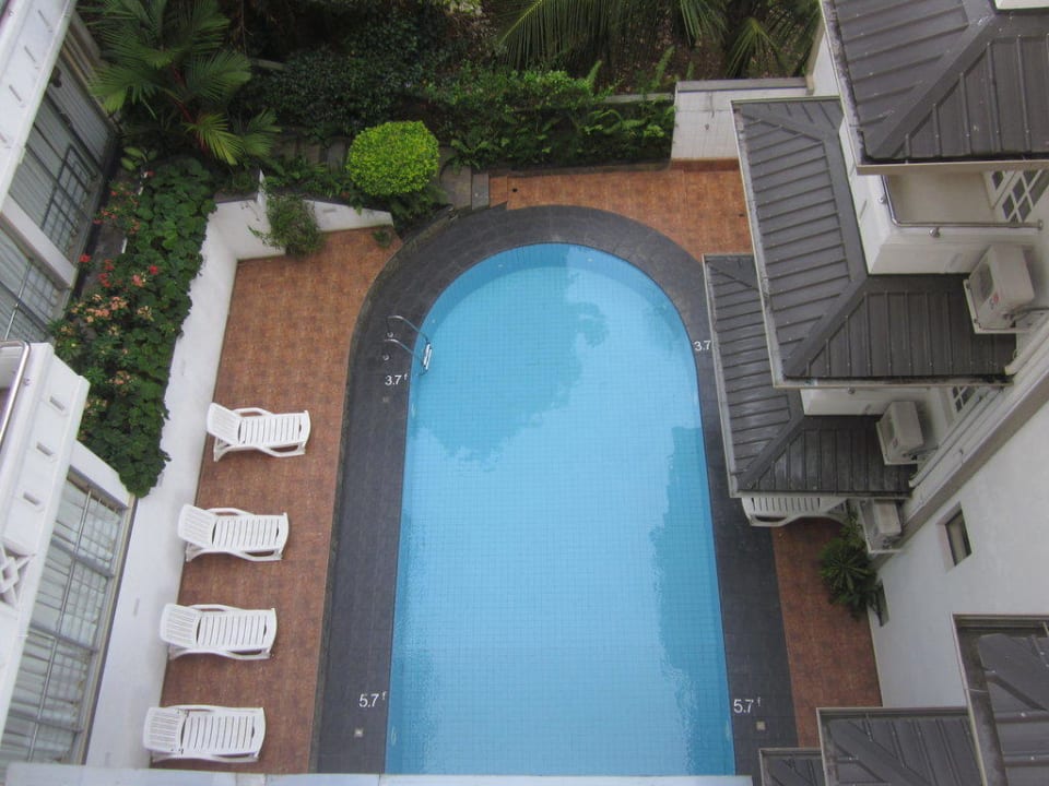 Blick auf den Pool Oak Ray Serene Garden Hotel