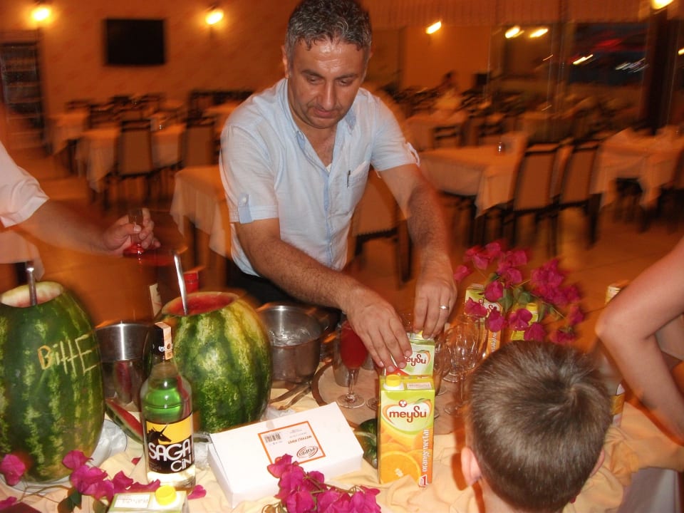 Der Manager selbst legt Hand an Özlem Garden Hotel