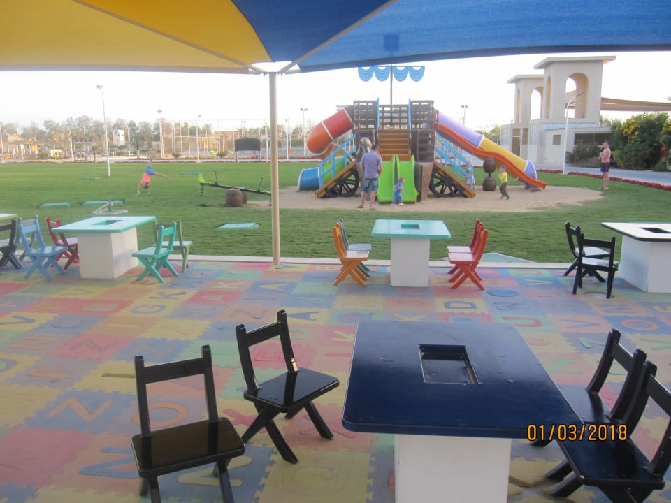Spielplatz vor dem Kids-Club Pickalbatros Aqua Park Resort - Sharm El Sheikh