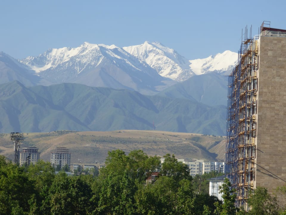 Ausblick auf die Berge (Zimmer 2: mit Zoom) Hotel Golden Dragon