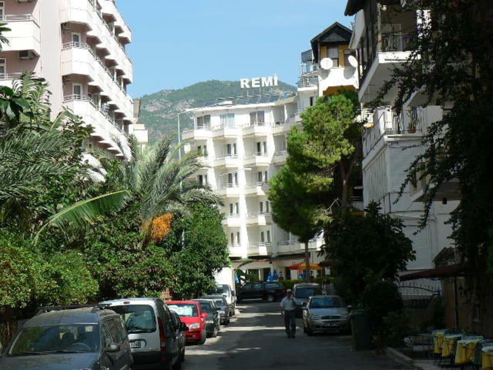 Blick vom Park zum Hotel Remi Hotel