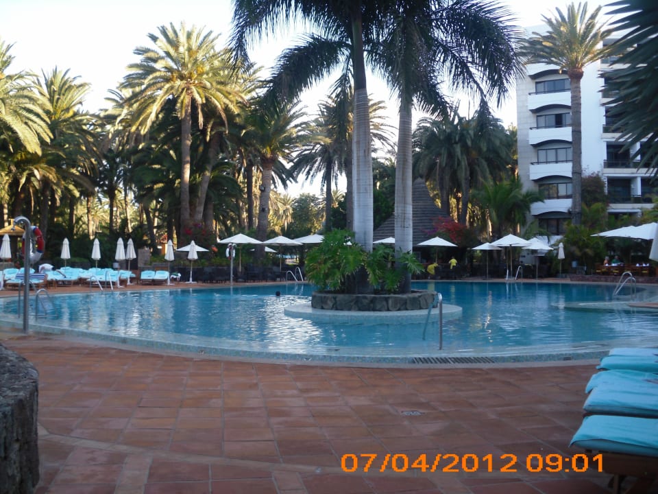 Großer Pool des Hotels Seaside Hotel Palm Beach