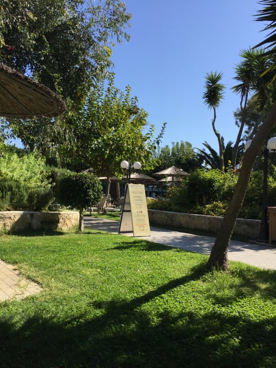 Gartenanlage Corissia Beach Hotel