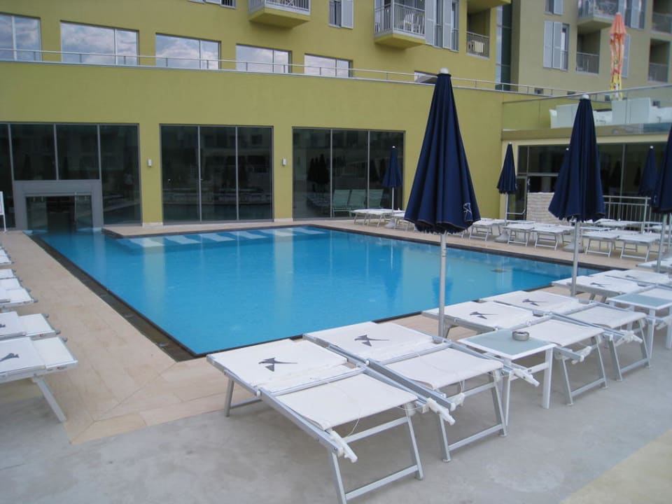 Außen-Innenpool Falkensteiner Family Hotel Diadora