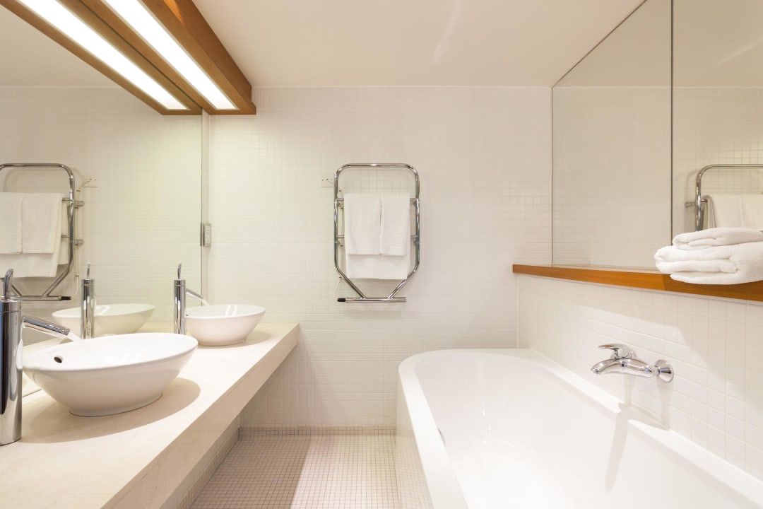 Master Suite Bathroom  Apex City Quay Hotel & Spa