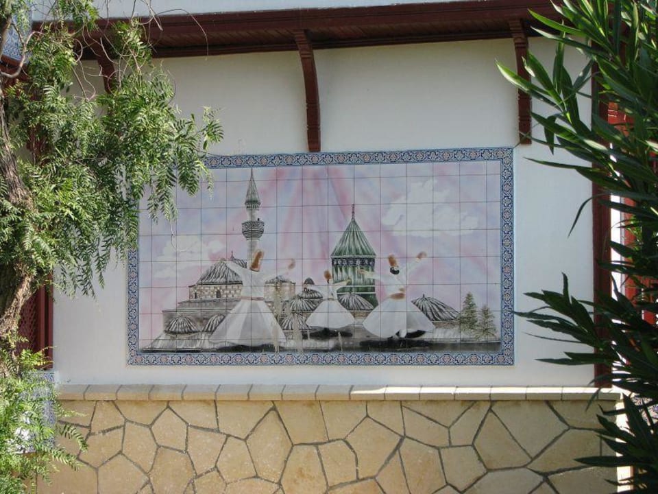 Fliesenbild am Wohnhaus Ali Bey Club