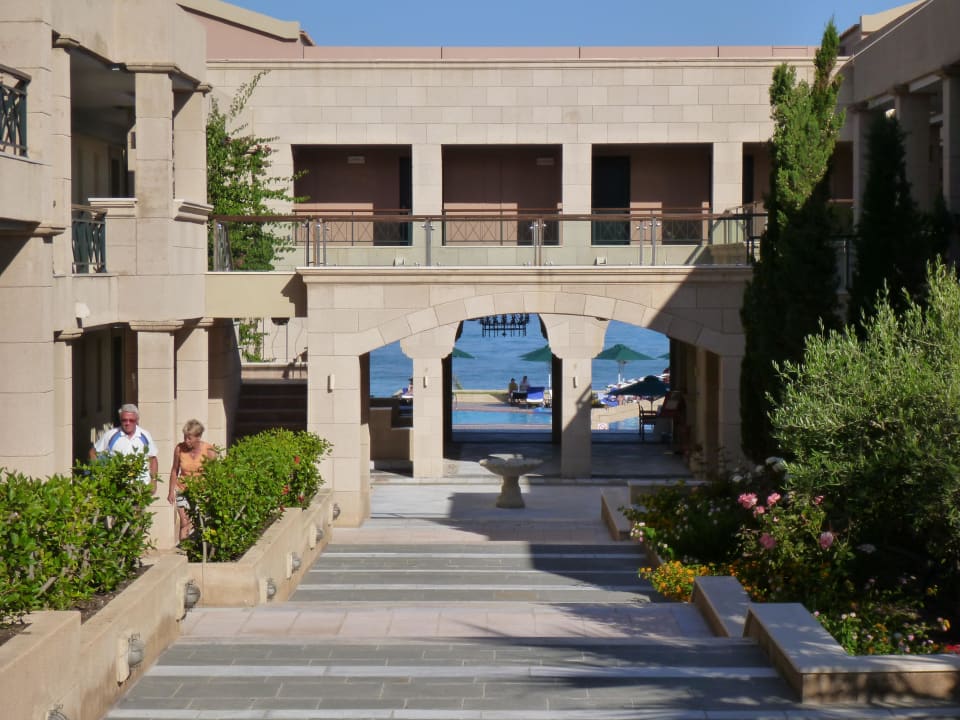 Innenhof Lindian Dream Seaside Resort