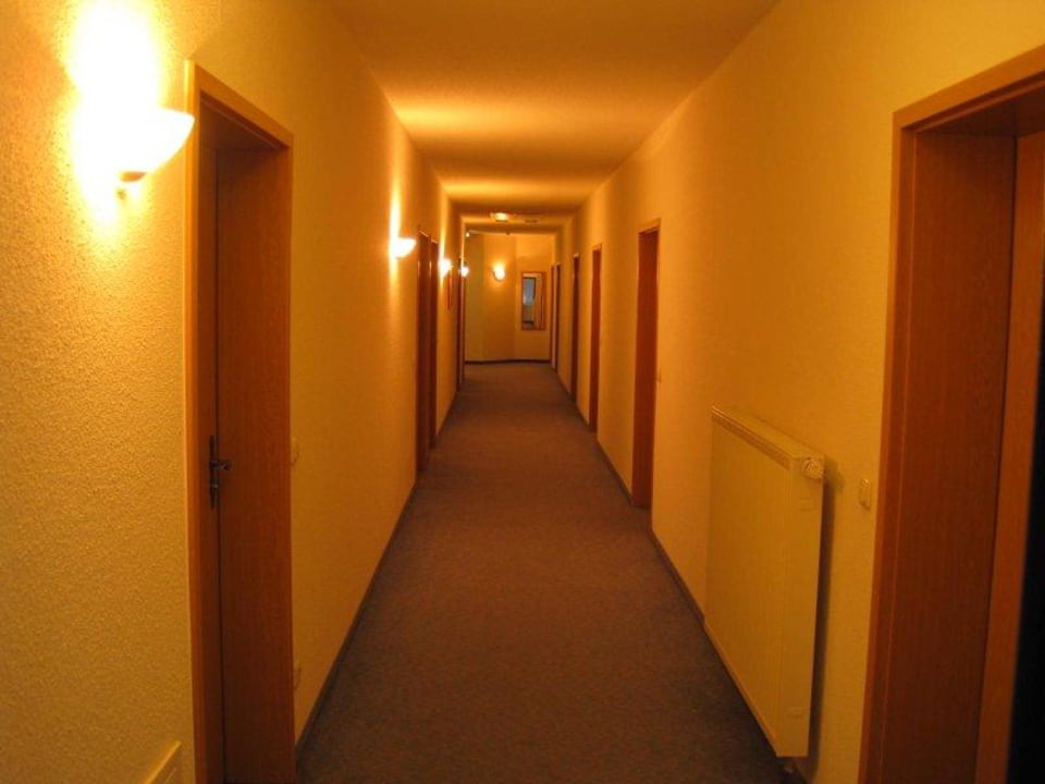 Gang zu den Zimmern Panoramahotel Fohlenhof