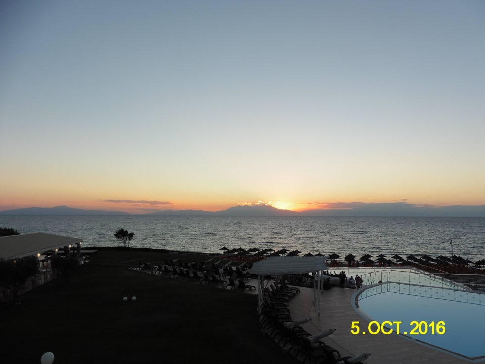 Blick vom Balkon zum Sonnenuntergang Istion Club & Spa