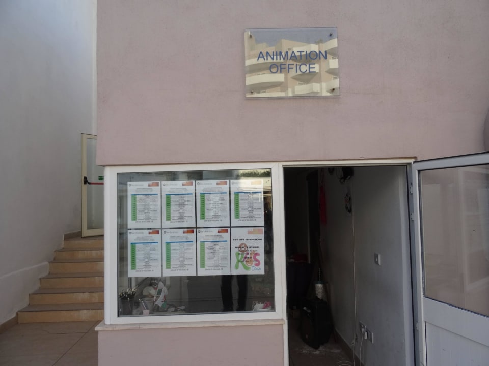 Hier wird die Bespaßung der Gäste organisiert db San Antonio Hotel + Spa