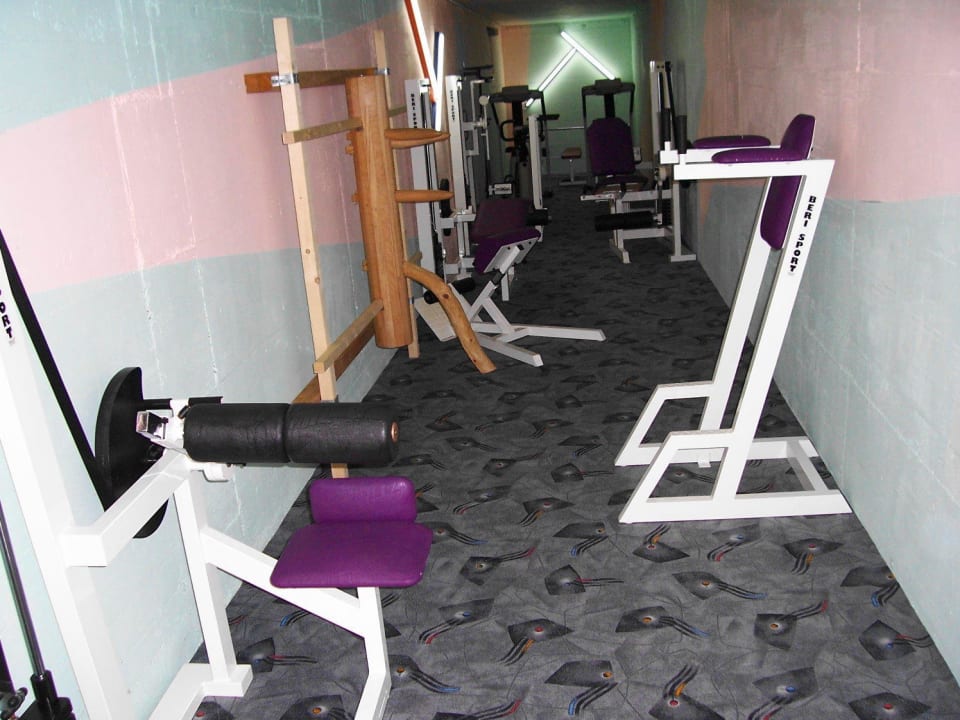 Kraftraum - viele Geräte Panoramahotel Berghof