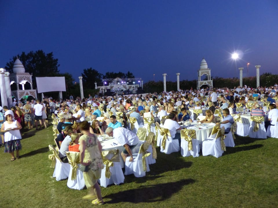 Galaabend am Sportplatz mit 1000 Gästen, Wahnsinn Alba Queen Hotel