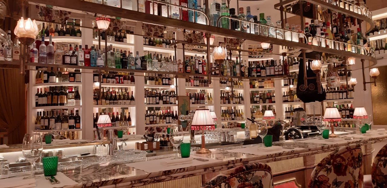 Gastro The Ivens, Autograph Collection