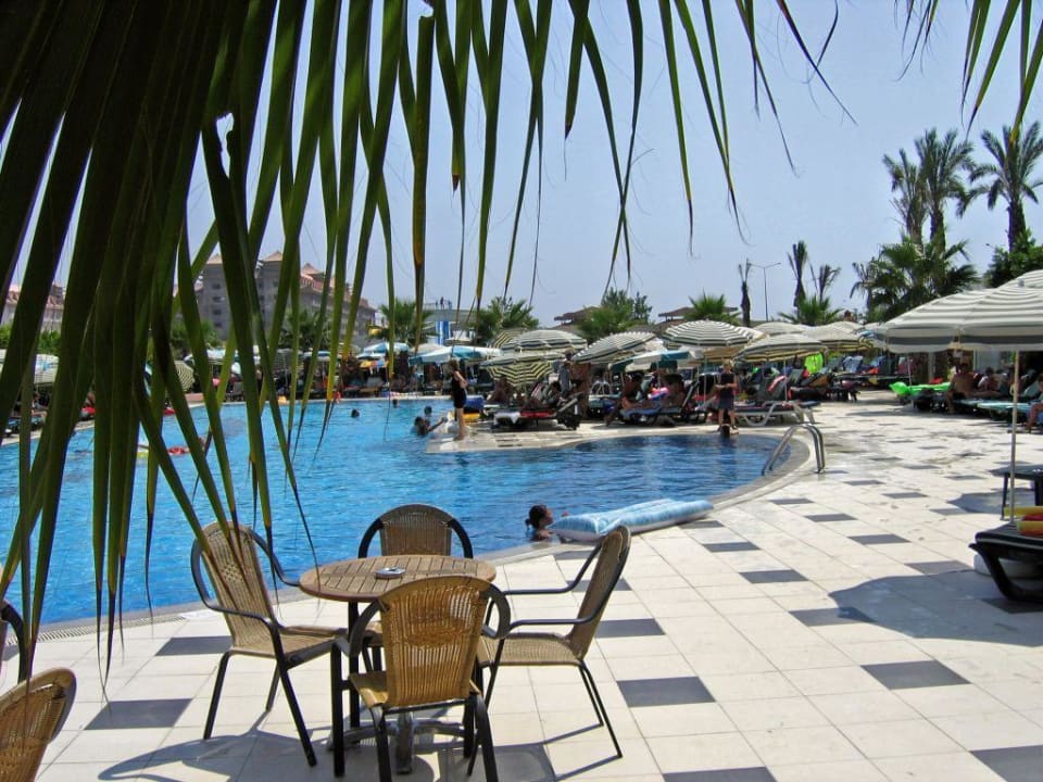 Poolbar Hane Family Resort