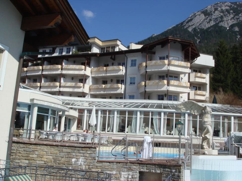 Poolanlage mit Bistro Posthotel Achenkirch