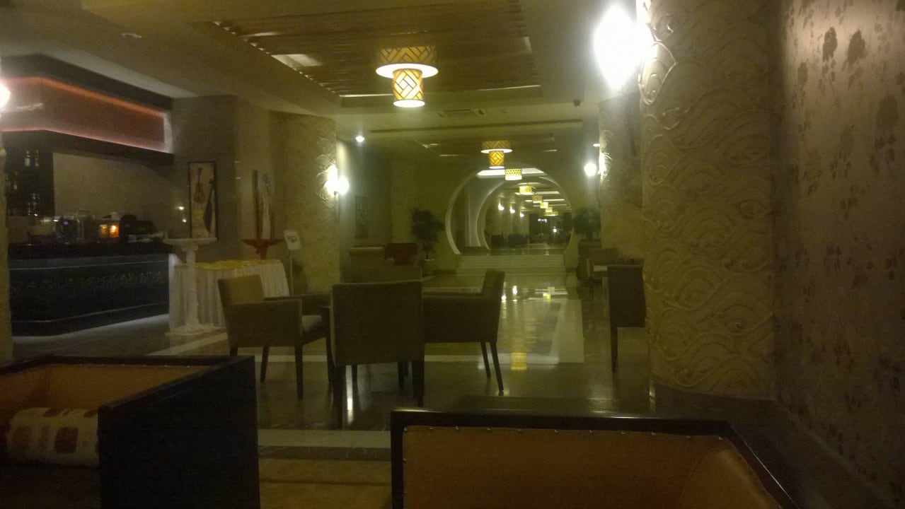 Bar soweit das Auge reicht Hotel Royal Dragon