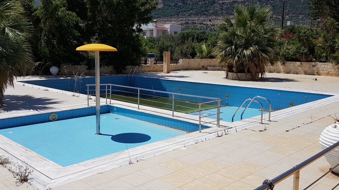 Pool Hotel Heliotrope