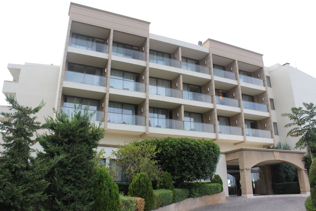 Eingangsbereich The Ixian Grand & All Suites