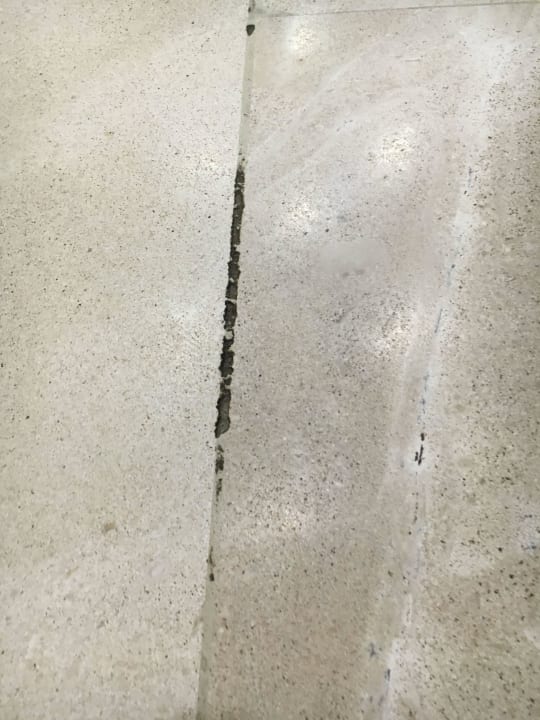 Schimmel an den Fliesen Suites & Villas by Dunas