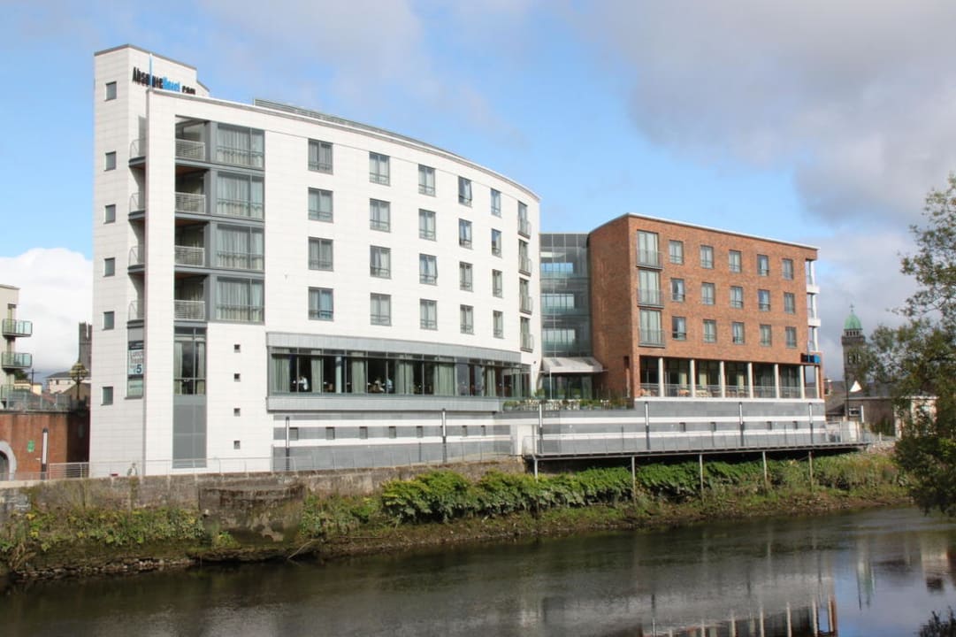 Außenansicht Absolute Hotel Limerick