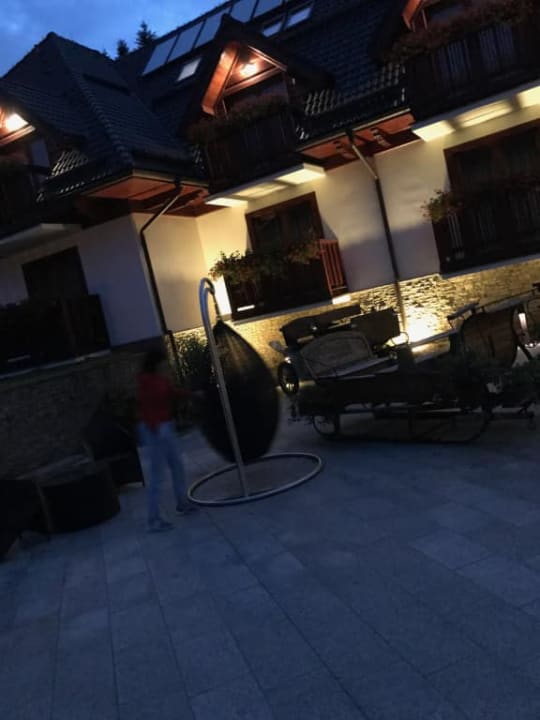 Na dziedzińcu Hotel & Spa Czarny Gron
