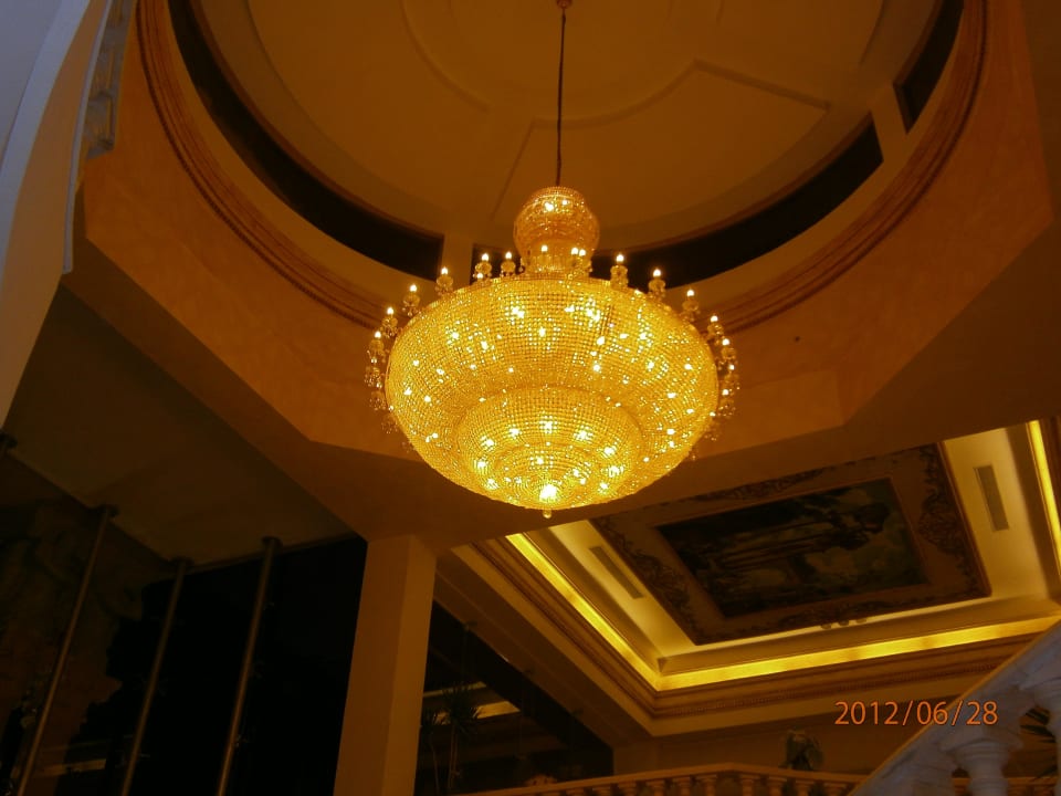 Żyrandol w recepcji Hotel Titanic Palace