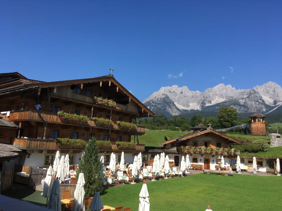 Außenansicht Biohotel Stanglwirt