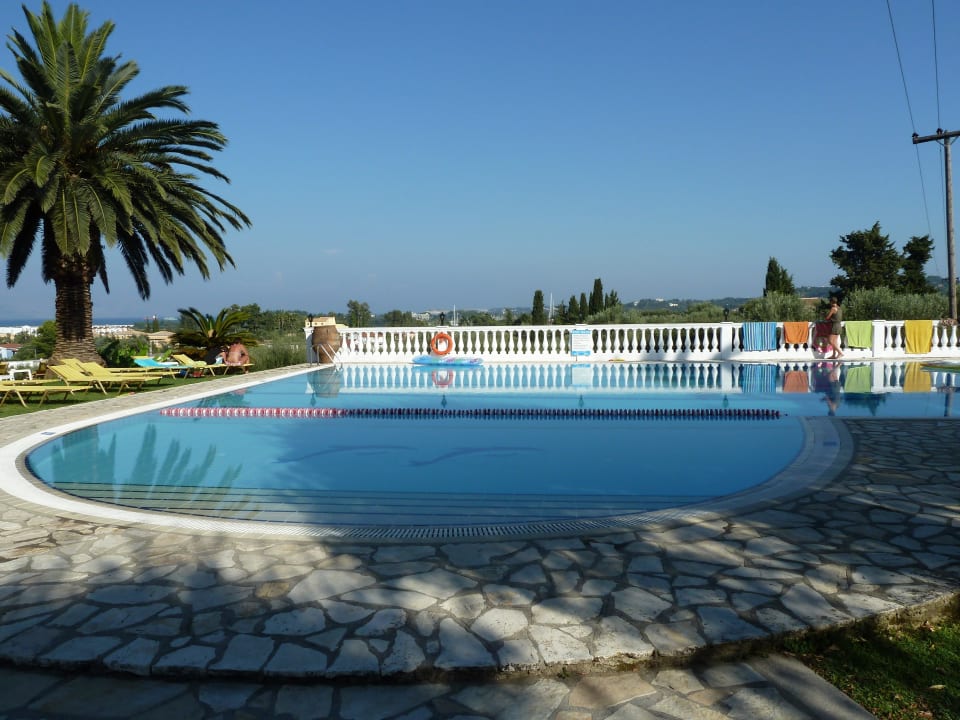 Abendstunden am Pool Paradise Hotel Corfu