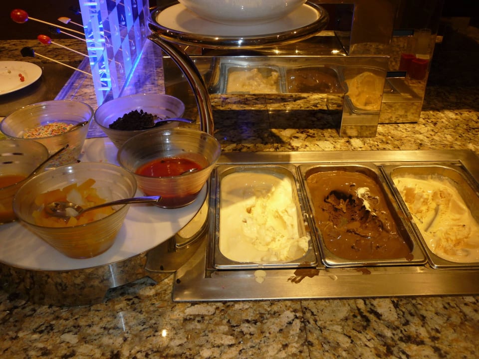 Вечерний буфет Holiday Inn Shanghai Jinxiu