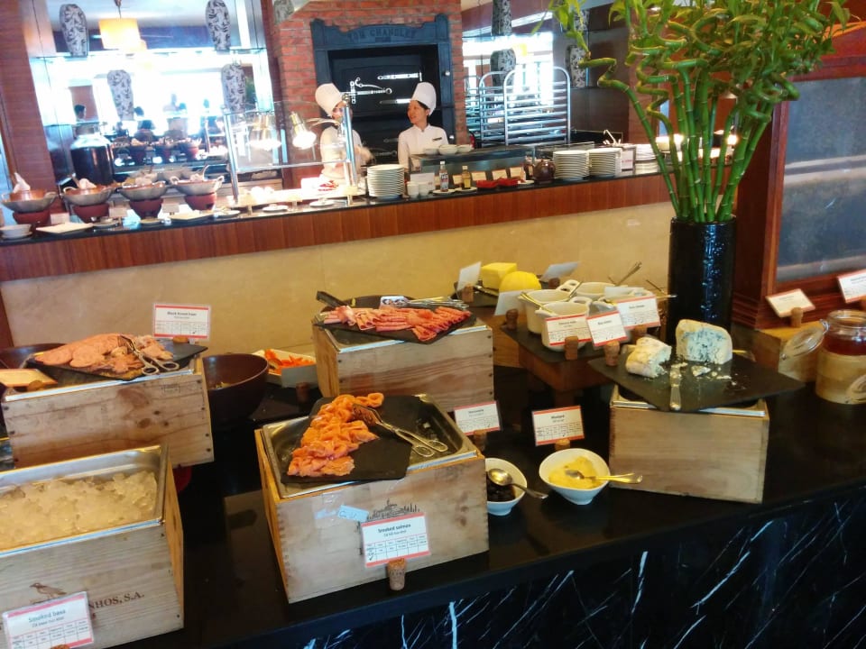 Frühstück InterContinental Hanoi Westlake, an IHG Hotel