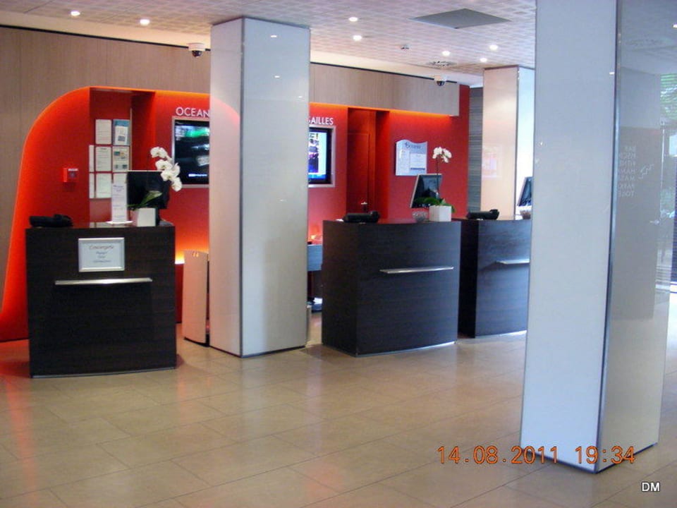 Rezeption Hotel Oceania Paris Porte de Versailles