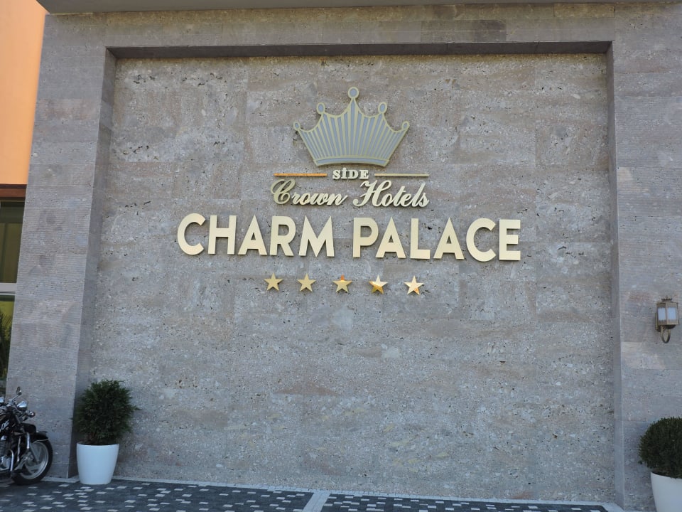 Bei Tag Well Palace Side