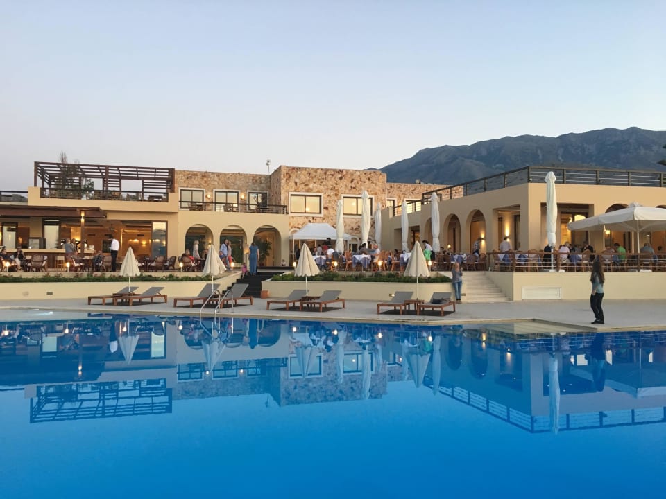 Restaurant am Pool Pilot Beach Resort