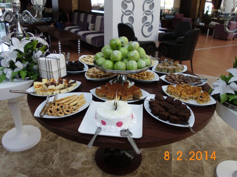 Lecker Kuchen und Kekse steht den ganzen Tag da Seaden Sea World Resort & Spa