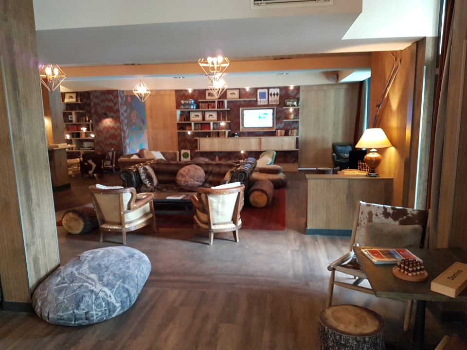 Lobby Hotel Les Aiglons