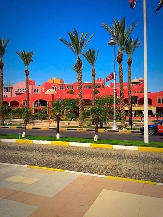 Около отеля The Grand Hotel Hurghada