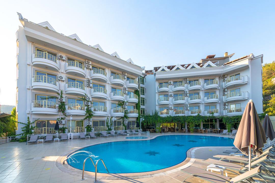 Pool Hotel Grand Faros