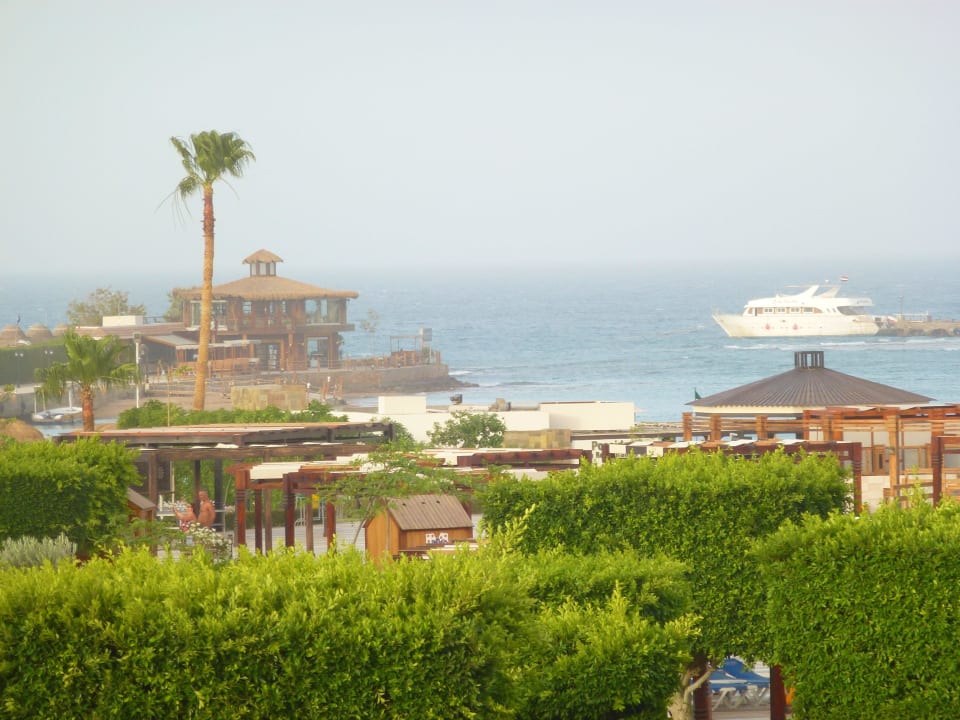 Von der Außenterrasse SUNRISE Crystal Bay - TUI BLUE