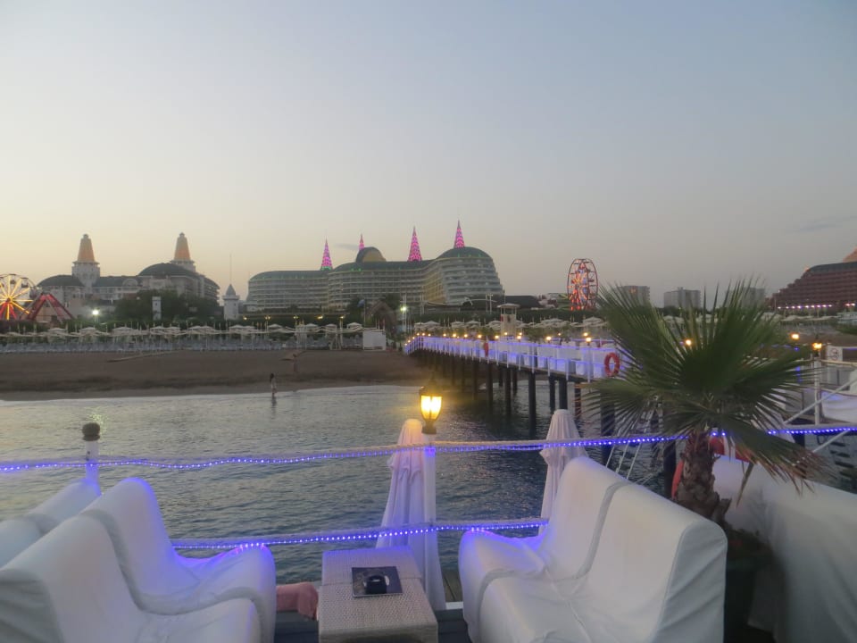 Abends am Steg Hotel Delphin Imperial