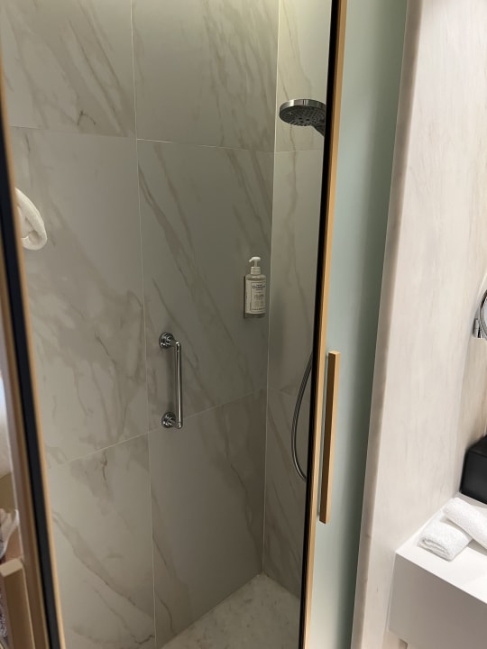 Zimmer The Emerald House Lisbon, Curio Collection by Hilton
