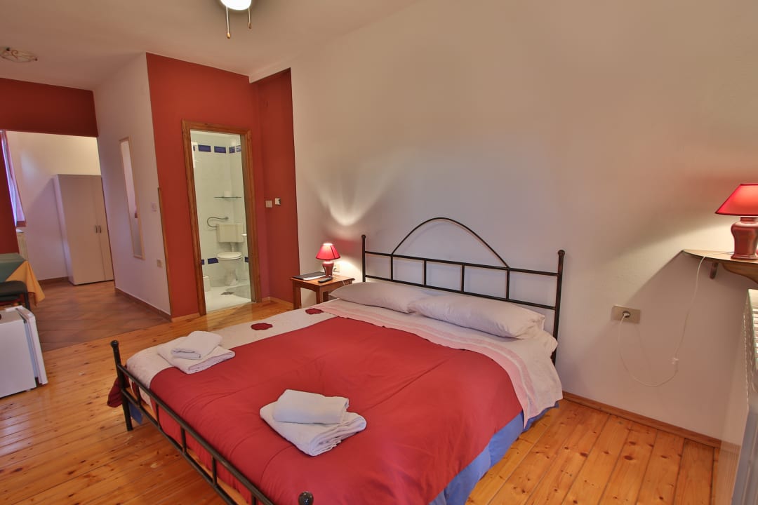 Zimmer Rooms and Apartment Feral