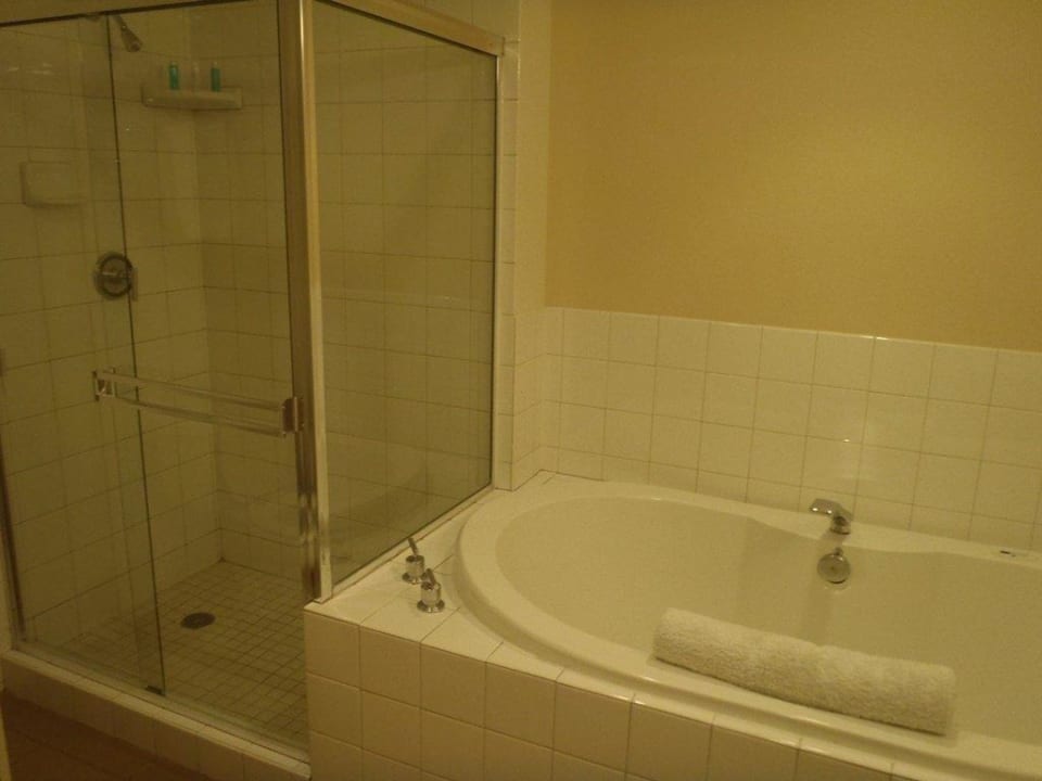 Grosser Bade/Duschbereich Heat Hotel