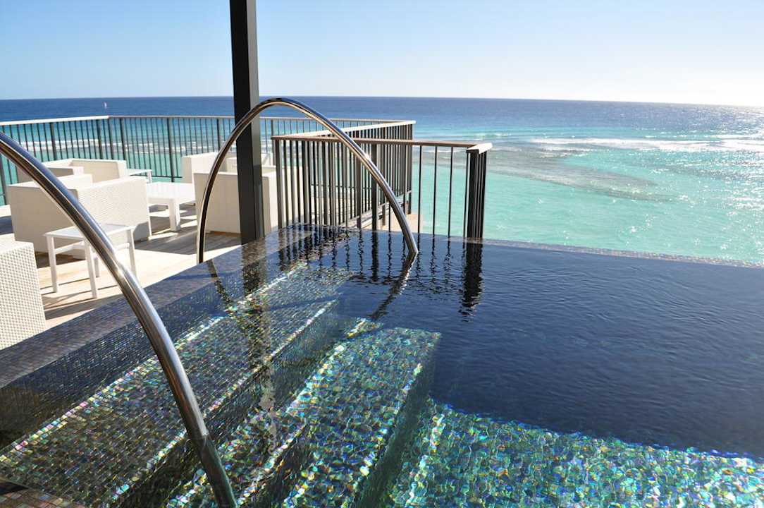 Aussicht vom Pool und Terrasse Ocean Reef Suites