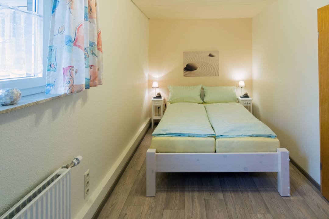 Ferienwohnung 6 - Schlafzimmer klein Ferienwohnungen Fischerhaus