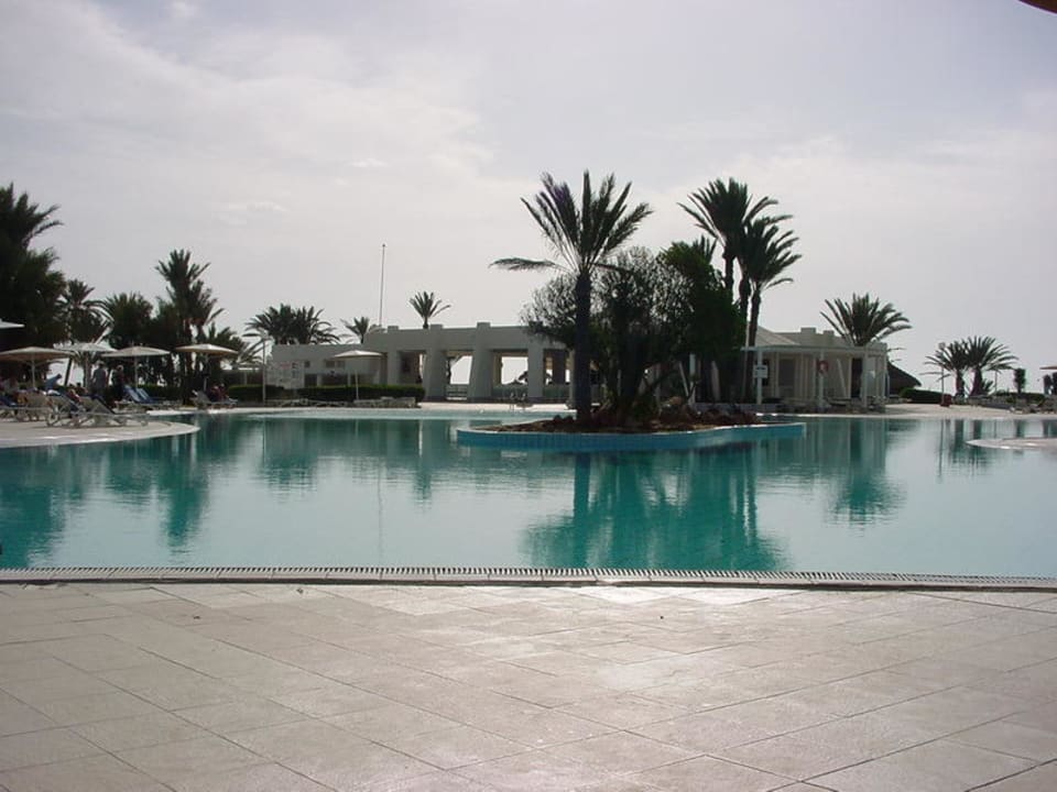 Pool Richtung a la Carte Hotel El Mouradi Djerba Menzel