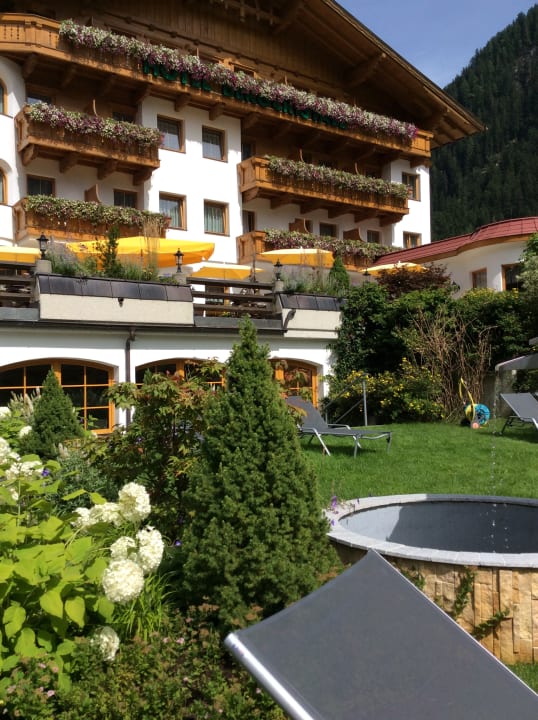 Außenansicht Hotel Bergcristall